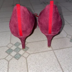Boden Eleanor Courts Women EU 38.5 D'Orsay Pumps 3in Suede Pointed Toe Red Bow thumbnail 5