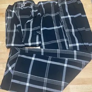 Victoria's Secret Black & White Plaid Button-Up Pajama Set thumbnail 6
