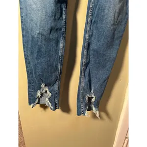 Divided H&M Women's Size 12 Skinny Jean Medium Wash Chewed Hem High Rise Stretch thumbnail 4