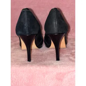 White House Black Market Black Suede & Snakeskin Print Pointed Toe Pumps Size8.5 thumbnail 2