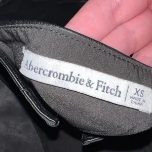 Abercrombie and Fitch Vegan Leather Corset Scoopneck Top in Black Size XS thumbnail 9