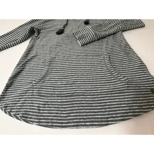 Roxy Women’s Gray & White Stripe Hoodie Pullover Medium V-Neck Kangaroo Pocket thumbnail 7