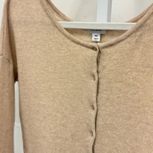 Cuyana Single-Origin‎ Cashmere Minimalist Button Cardigan Sweater Medium Beige thumbnail 6