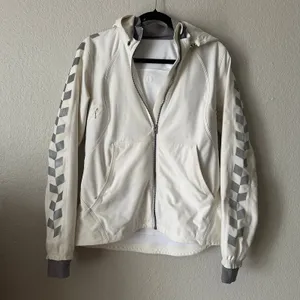 Lululemon Slim Fit Feelin' Frosty Softshell Running Jacket White Size 8 thumbnail 4