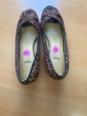 Leopard Heels 8.5 Peep-Toe Leopard print mid Heel in Brown & Black by lmpo thumbnail 4