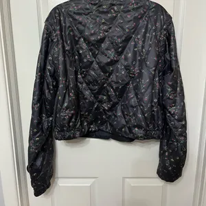 Nike‎ Sportswear Icon Clash Quilted Jacket black floral size large thumbnail 8