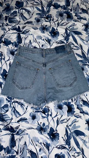 Abercrombie The Mom Shorts High-Rise thumbnail 2