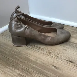 Brooklyn Champagne Lott block heel Pump sz 7.5 thumbnail 4