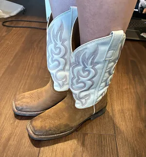 Cowgirl Ariat Boots thumbnail 1