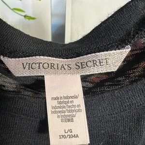 B79. Victoria's Secret black long sleeve top with "Love" embroidery. Size L thumbnail 3