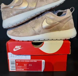 Nike Women’s Nine Roshie One PRM thumbnail 1
