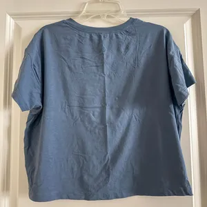Lululemon Crop T Shirt Womens Size 4 thumbnail 2