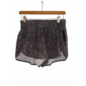 ✨Lululemon Tracker Sz 8 Short V *4"✨ thumbnail 7