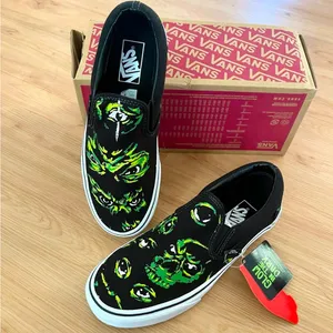 Vans Classic Slip-On 'Eyes In The Dark' Women 8.0 US thumbnail 3
