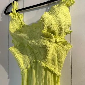ANTHROPOLOGIE Smocked Gauze Lime Green Ruffled Women's maxi dress thumbnail 3