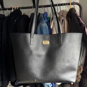 Michael Kors Black Large Tote thumbnail 1
