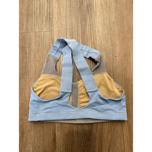 Lululemon Light Blue Racerback Sports Bra Size 6 Gold Logo Activewear‎ thumbnail 2