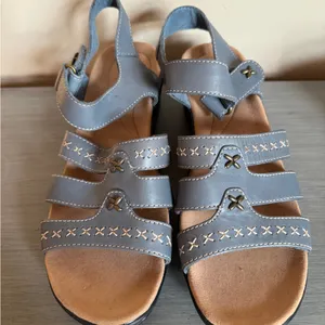 Clarks Leather Adjustable‎ Strap Soft Cushion Sandals Size Women 9.5W Artisan thumbnail 2