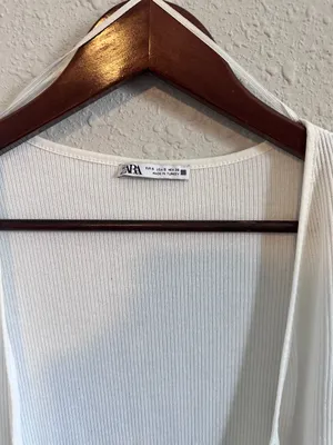 Zara White V-Neck Button-Up Top   thumbnail 5