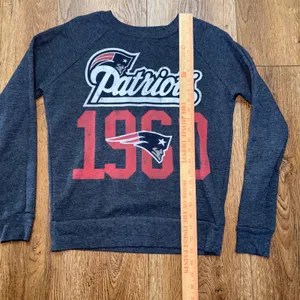 NFL Team Apparel New England Patriots Sweatshirt Womens Small Blue 1960 Graphic Pullover thumbnail 3