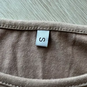 Cowboys Horse Crop Tee Womens Small Beige Tan thumbnail 2