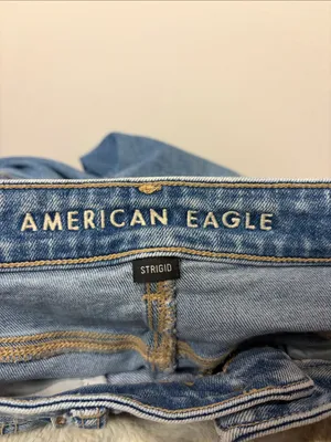 American Eagle Mom Jean Distressed Knee Holes Size 6 thumbnail 3