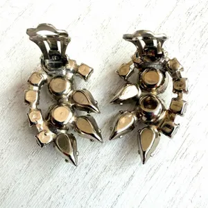 Vintage Clear Rhinestone Clip-On Earrings thumbnail 4