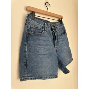 Levi's High Rise Classic Denim Button Fly Dad Shorts. 27 thumbnail 2