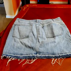 Old Navy Distressed Navy Denim Mini Skirt Size 12 thumbnail 8