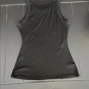 Amazon Black and White Fitted Sleeveless Tank Top thumbnail 2