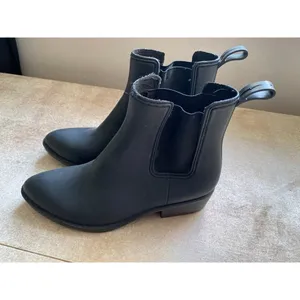 Jeffrey Campbell Havana Chelsea Boots Classic Ankle Black Edgy NYC City Street 9 thumbnail 2