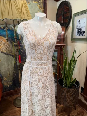 White Lace Overlay Maxi Dress V-Neck Nude Lining Resort Vacation Formal Boho M thumbnail 6
