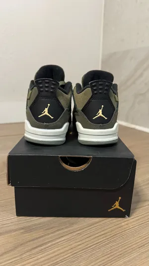 Air Jordan Retro 4 SE thumbnail 2
