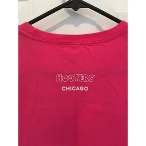New Hooters T-shirt Tata-riffic from Chicago Size Medium thumbnail 7