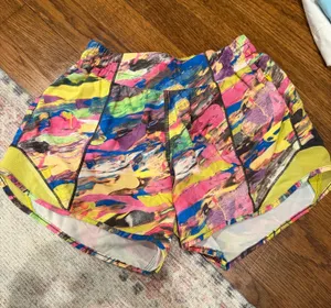 Lululemon Hotty 4" Shorts  thumbnail 1