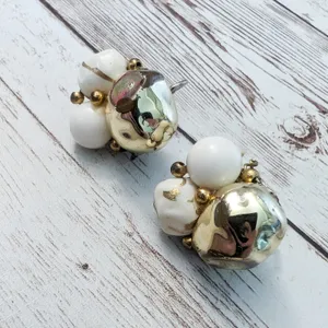 Vintage Clip On Earrings - Off White & Gold Tone 7/8" thumbnail 2