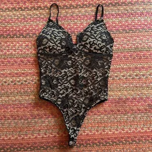Gbg Los Angeles Black & Cream Lace Thong Bodysuit thumbnail 1