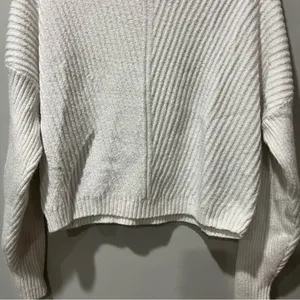 Hollister Womens Cropped Pullover Long Sleeve Knit Sweater‎ White Size Large thumbnail 3