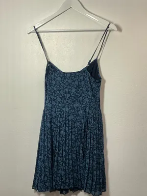 Hollister Navy Floral Pleated Slip Mini Dress Size Small thumbnail 2