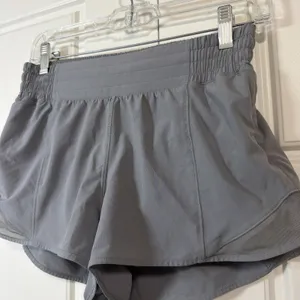 Lululemon Hotty Hot Short II Women 6 Gray Low Rise 2.5 Inseam Mesh Venting thumbnail 5