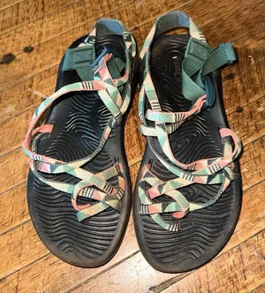 Chacos pink & green strappy comfortable slip on size 7 sandals thumbnail 1