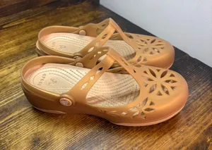 Crocs gold mules size 5 thumbnail 1