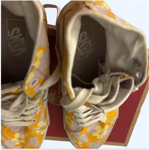 Yellow and white Vans platform with a floral design💛✌🏼 Callouts: needs a good clean - bleach laces !! Other than that their in great condition #vans #platforms #vintage #hippie vibes thumbnail 2