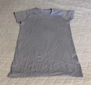 Lululemon top has some staining on it size‎ 6 thumbnail 1