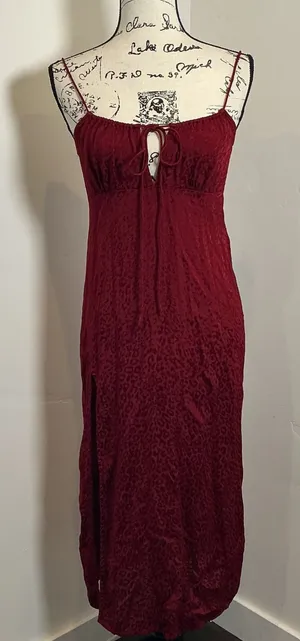 Motel Leopard Print Satin Midi Dress Burgundy Tie Front Slit Small Sexy Party thumbnail 1
