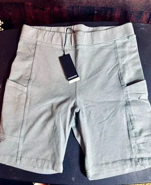 Monrow Biker Shorts w/Hip Pockets Olive - size M thumbnail 6