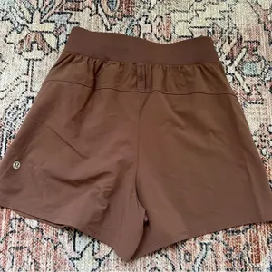 Lululemon License to Train High-Rise Short 4" in Dark Oxide Size 2 Brown Taupe thumbnail 10
