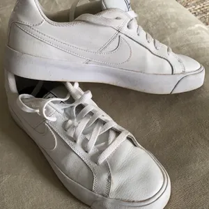 Nike sneakers thumbnail 2