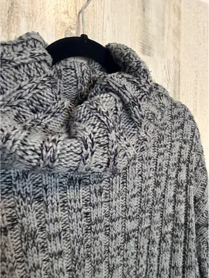 Urban Outfitters Women’s M/M Gray Chunky Knit Cropped Cowl Neck Sweater thumbnail 8