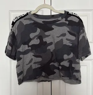 Hollister Boyfriend Tee Cropped Black Camo thumbnail 1